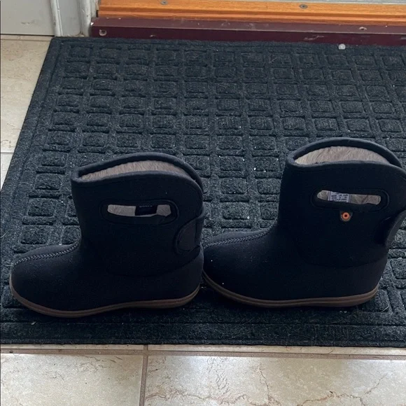 Bogs Black Kids Boots - Picture 4 of 13